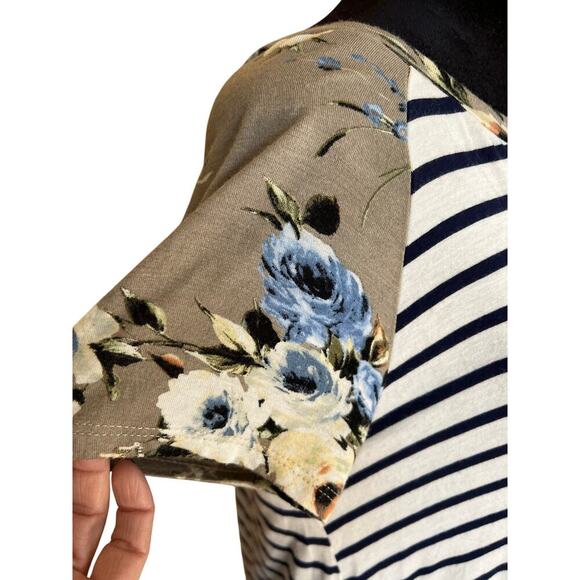 e.Luna stripe and floral crewneck T-shirt, women's size S - Picture 3 of 6